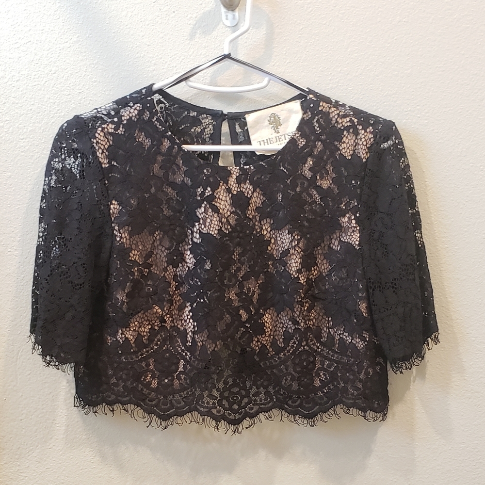 Black Scalloped Lace Crop Top with Open Back